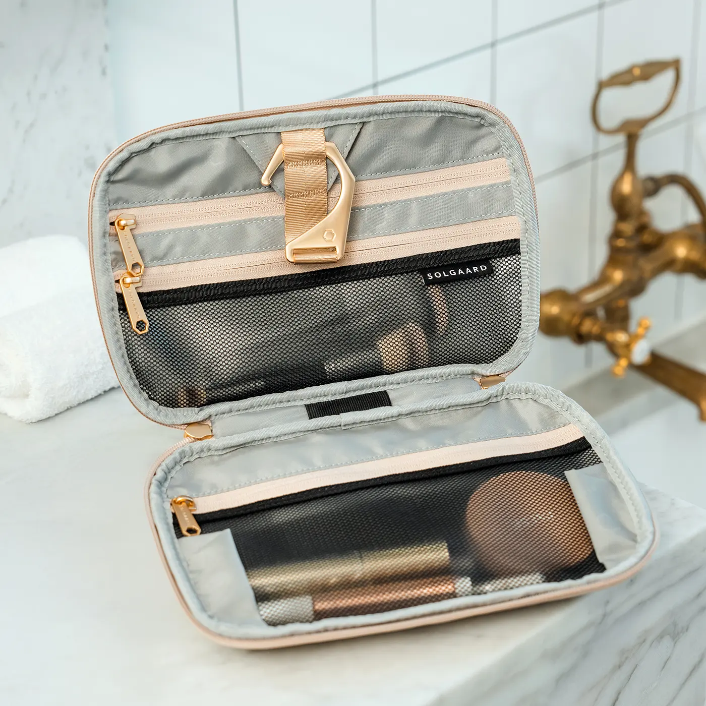 Duo Hanging Toiletry Kit - Image 14