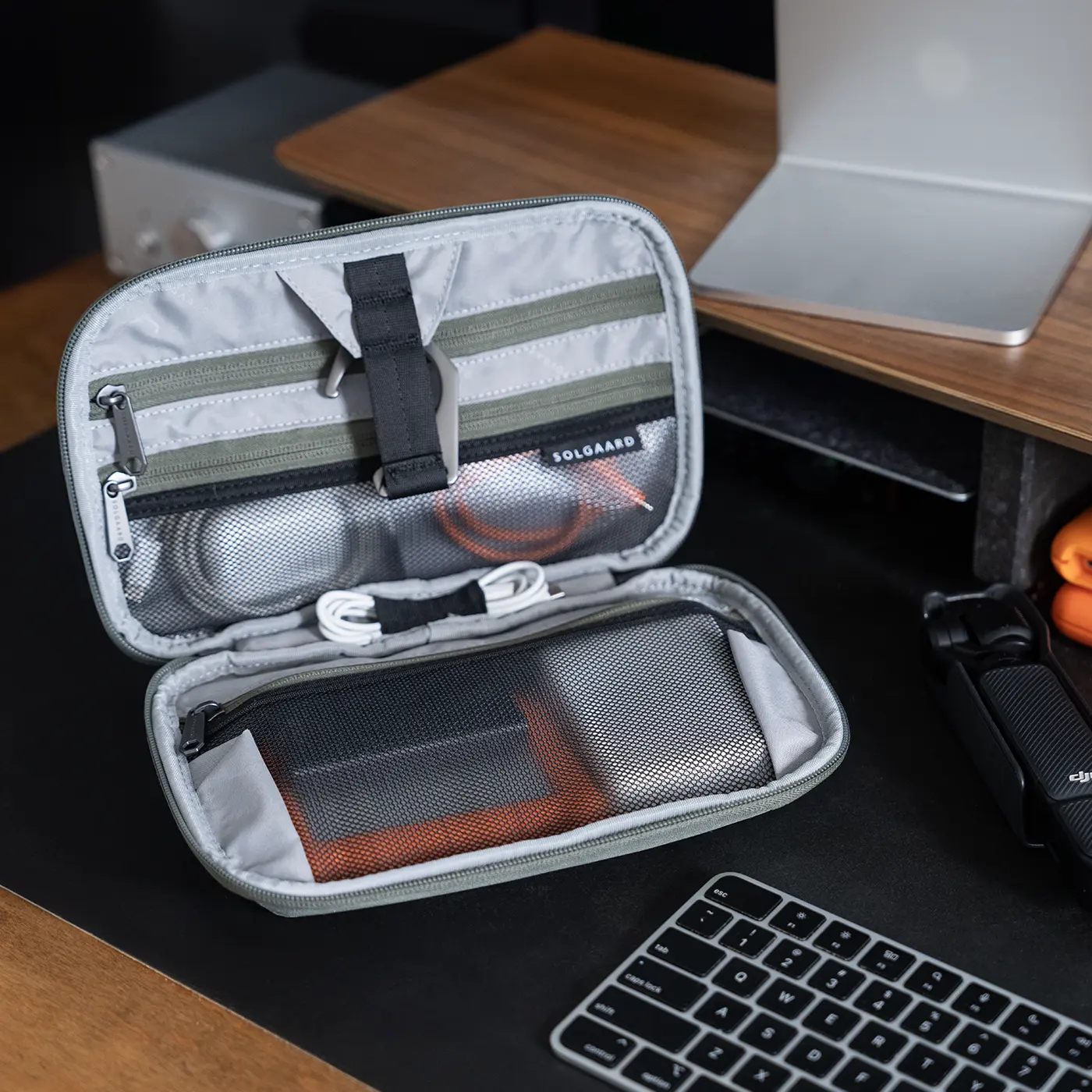 Duo Hanging Toiletry Kit - Image 5