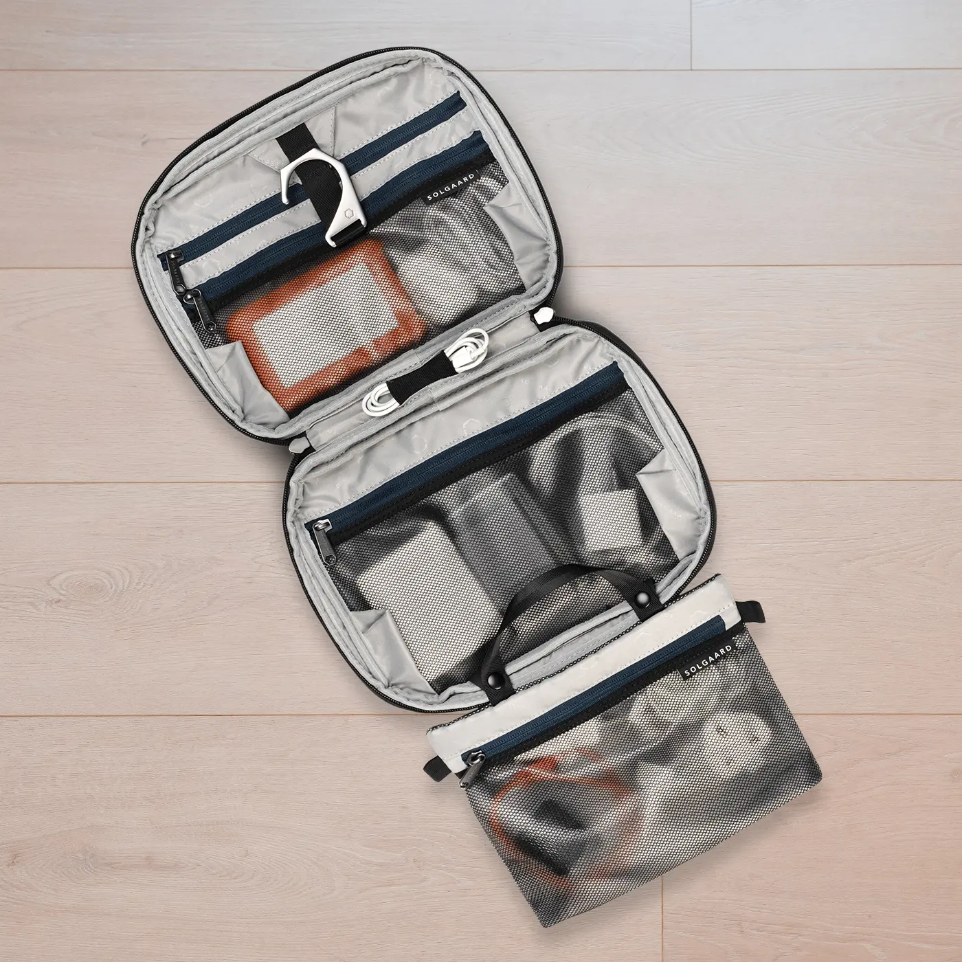 Trio Hanging Toiletry Kit - Image 3